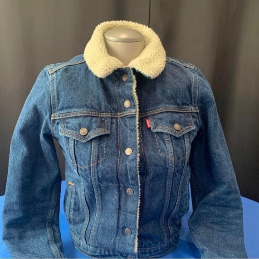 Levi’s Shearling denim jacket. Perfect condition. Women’s small.